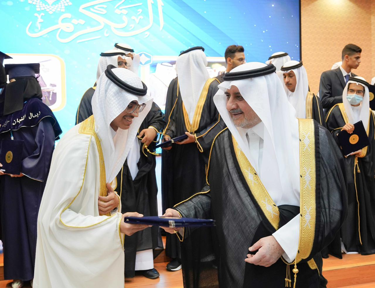 أمير تبوك يرعى حفل تكريم الدفعة 28 لخريجي مدارس الملك عبدالعزيز النموذجية