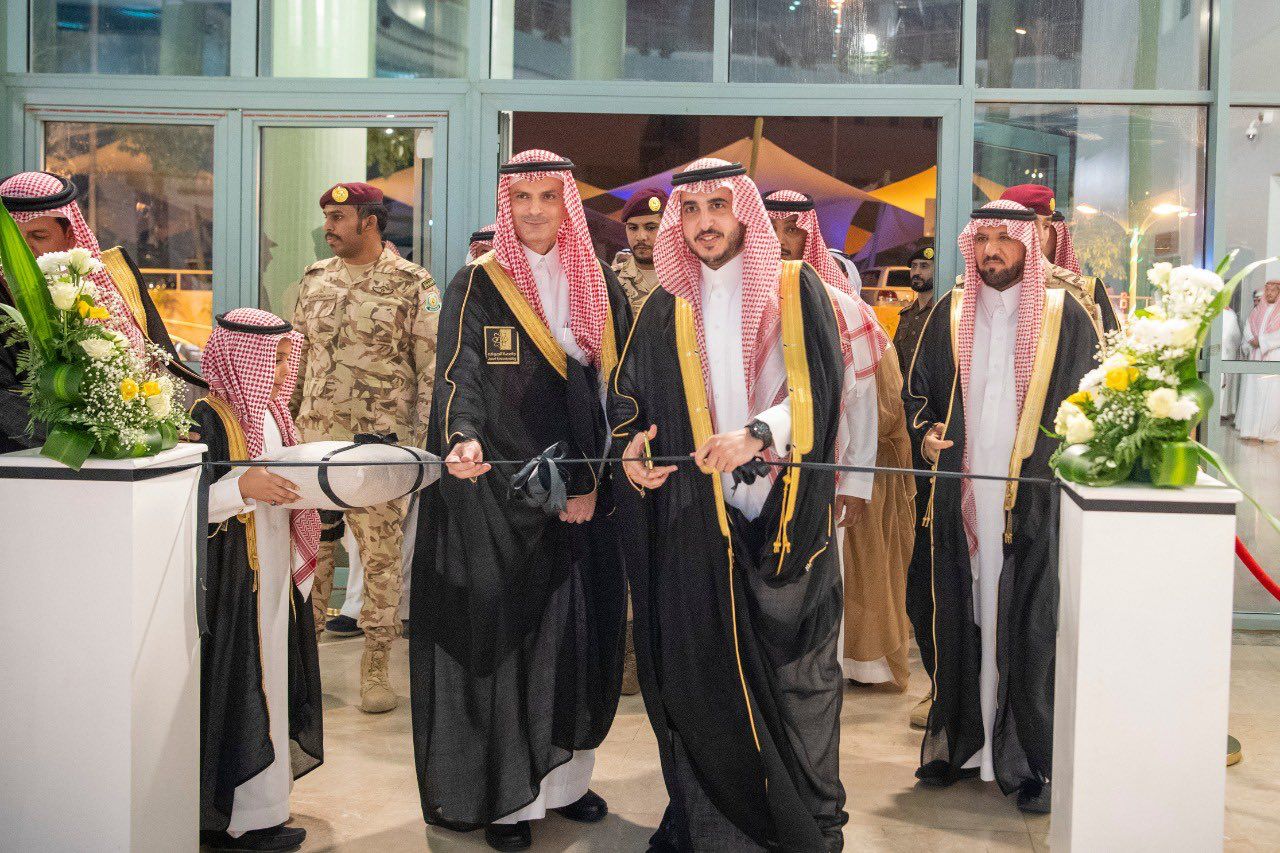 الأمير فيصل بن نواف يرعى حفلَ تخريجِ الدفعة الـ 16 من طلاب جامعة الجوف