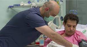 الصحة:إنقاذ حياة رئيس البعثة الطبية الإيرانية
