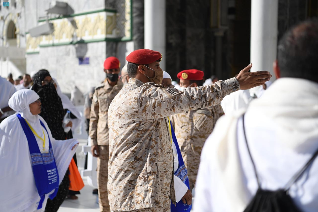 الشرطة العسكرية الخاصة للقوات البرية تساند قوى الأمن الداخلي في إدارة الحشود