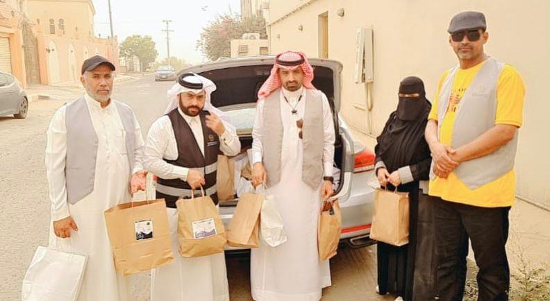 فريق “بسمة عطاء” التطوعي يوزع كسوة العيد بجازان 