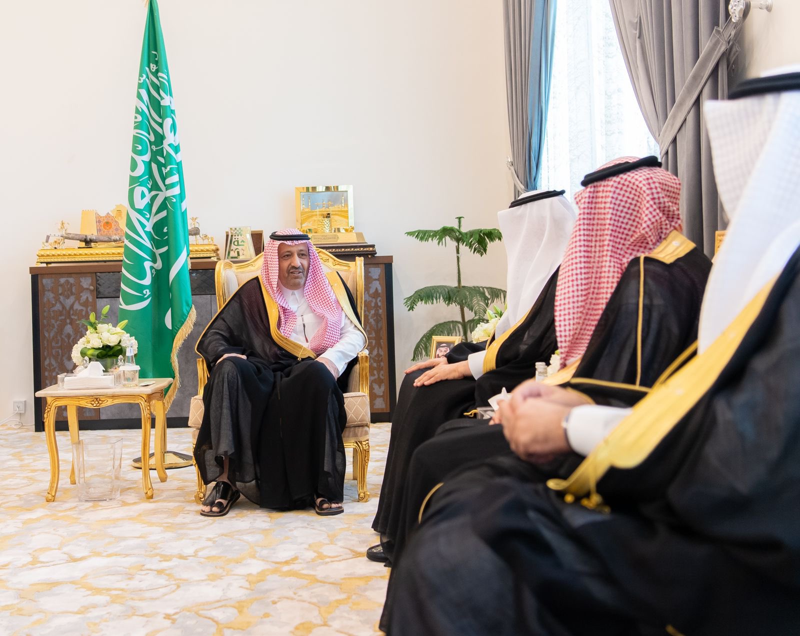 الأمير حسام بن سعود يستقبل الرئيس التنفيذي لهيئة الغذاء والدواء
