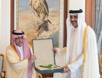 أمير قطر يحصل على قلادة السياحة العربية من الطبقة الممتازة