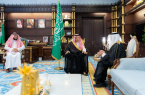 الأمير حسام بن سعود يستقبل أمين عام جائزة الباحة للإبداع والتميز 