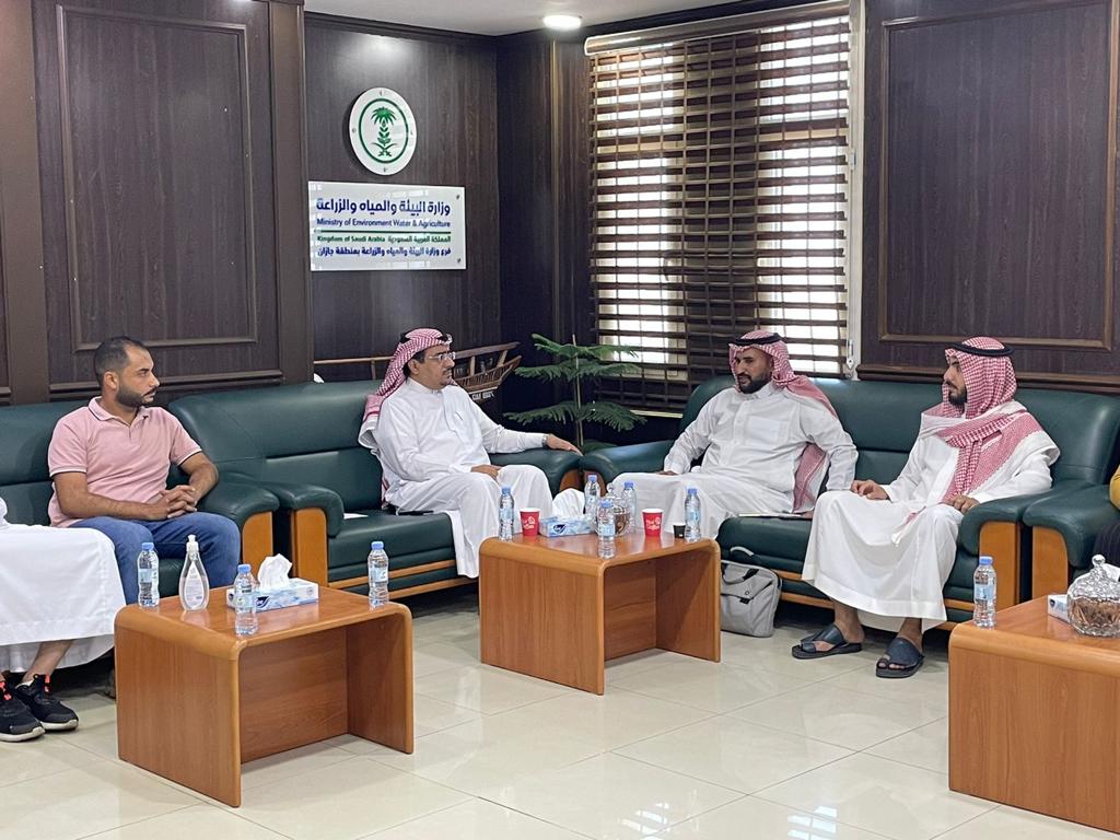 “آل عطيف” يجتمع مع مدير المشاريع الزراعية بمجلس الجمعيات التعاونية