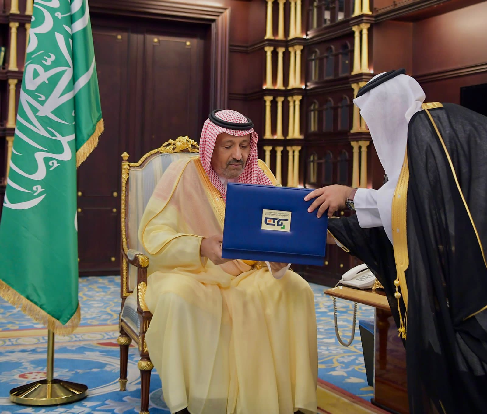 أمير الباحة يستقبل مدير عام صندوق تنمية الموارد البشرية بالمنطقة