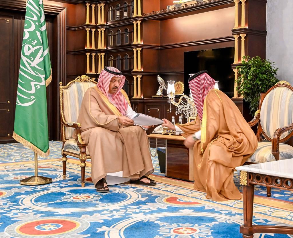 أمير منطقة الباحة يرأس اجتماع أمانة المنطقة ورؤساء البلديات