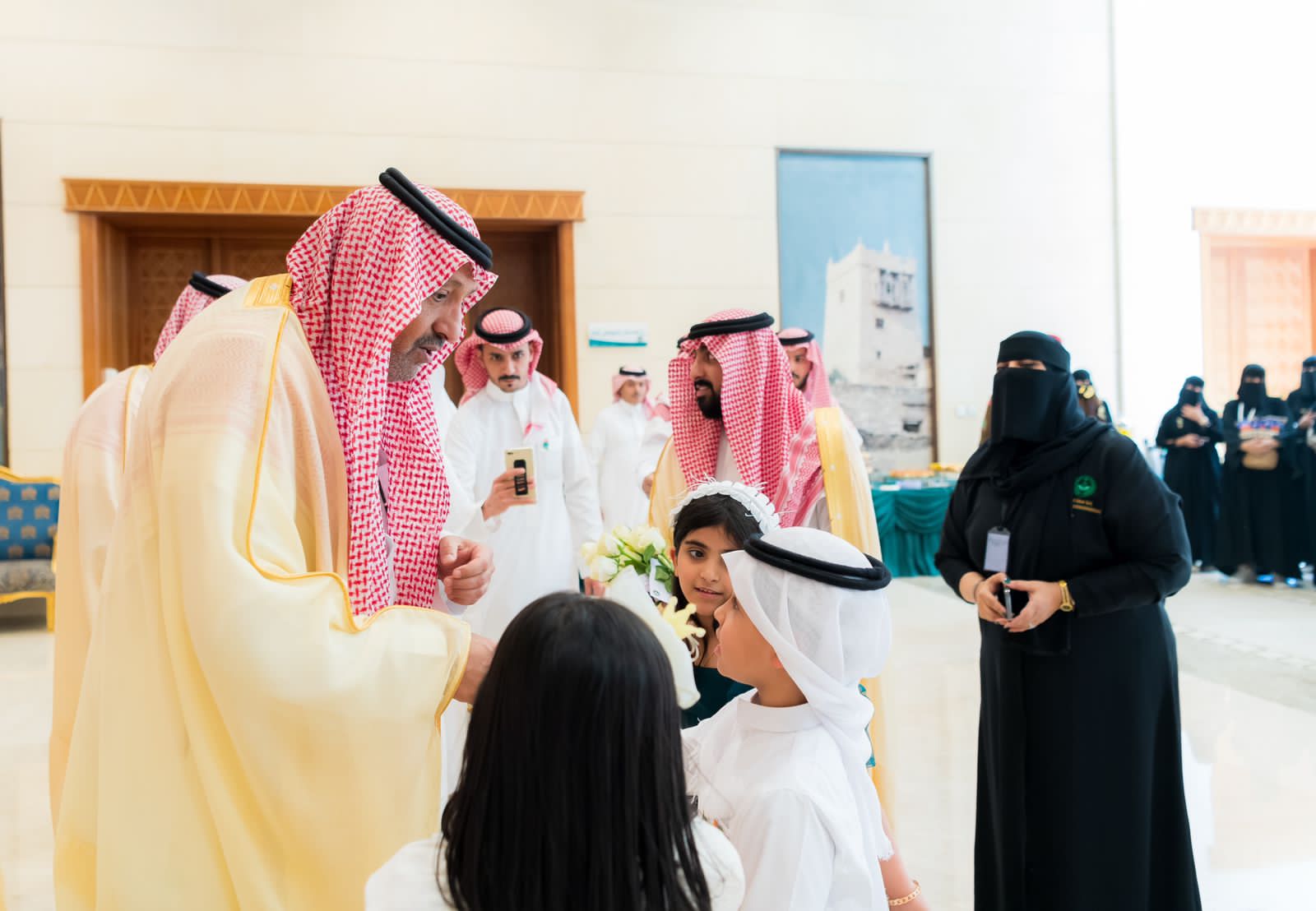 الأمير حسام بن سعود يشهد حفل إمارة المنطقة باليوم الوطني 92