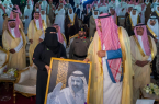 ” الزهراني” تهدي أمير الباحة لوحة تذكارية عرفانًا لِمَا يقدمه لفناني المنطقة