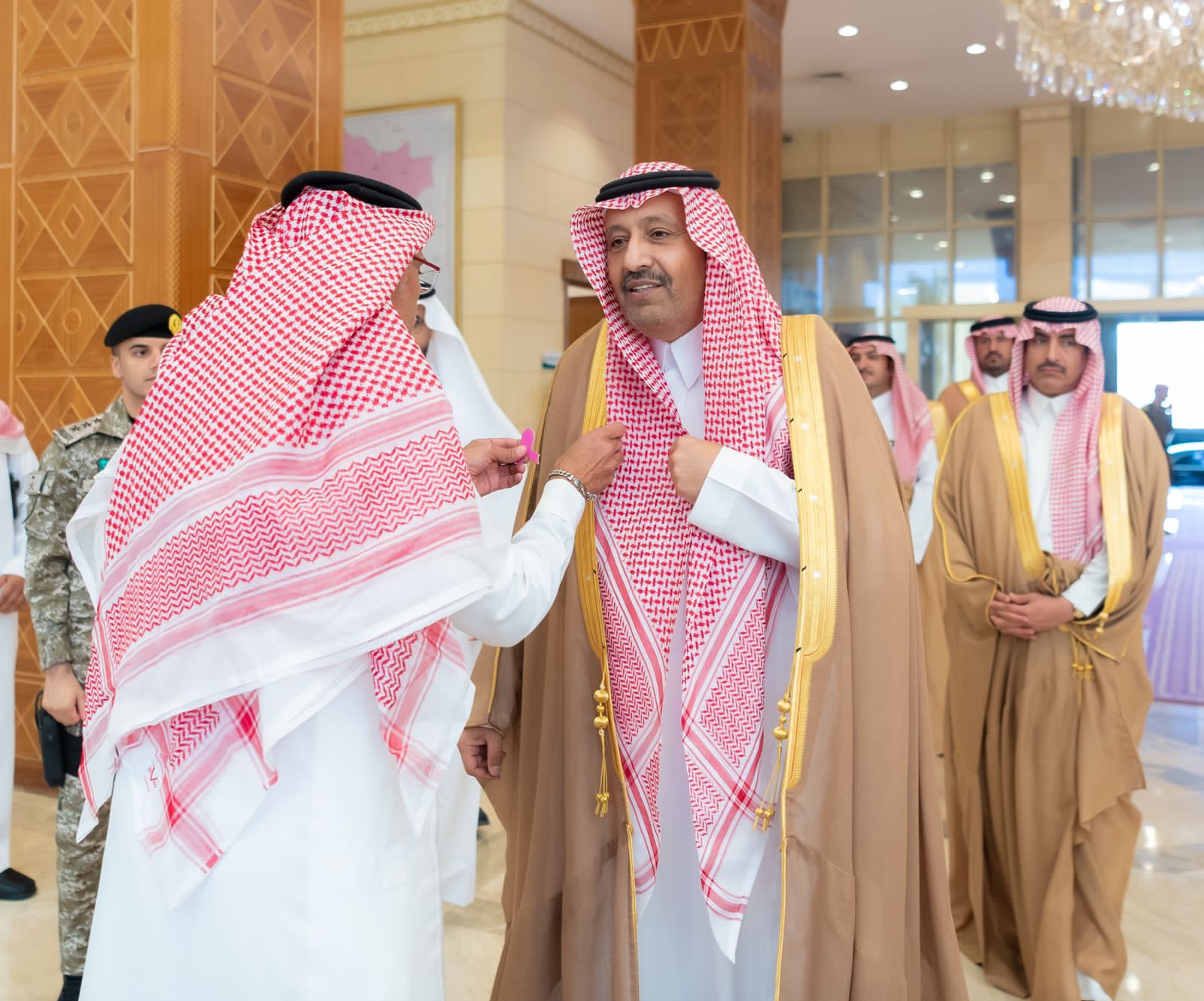 الأمير حسام بن سعود يُدشّن الحملة الوطنية للكشف المبكر عن سرطان الثدي بالباحة