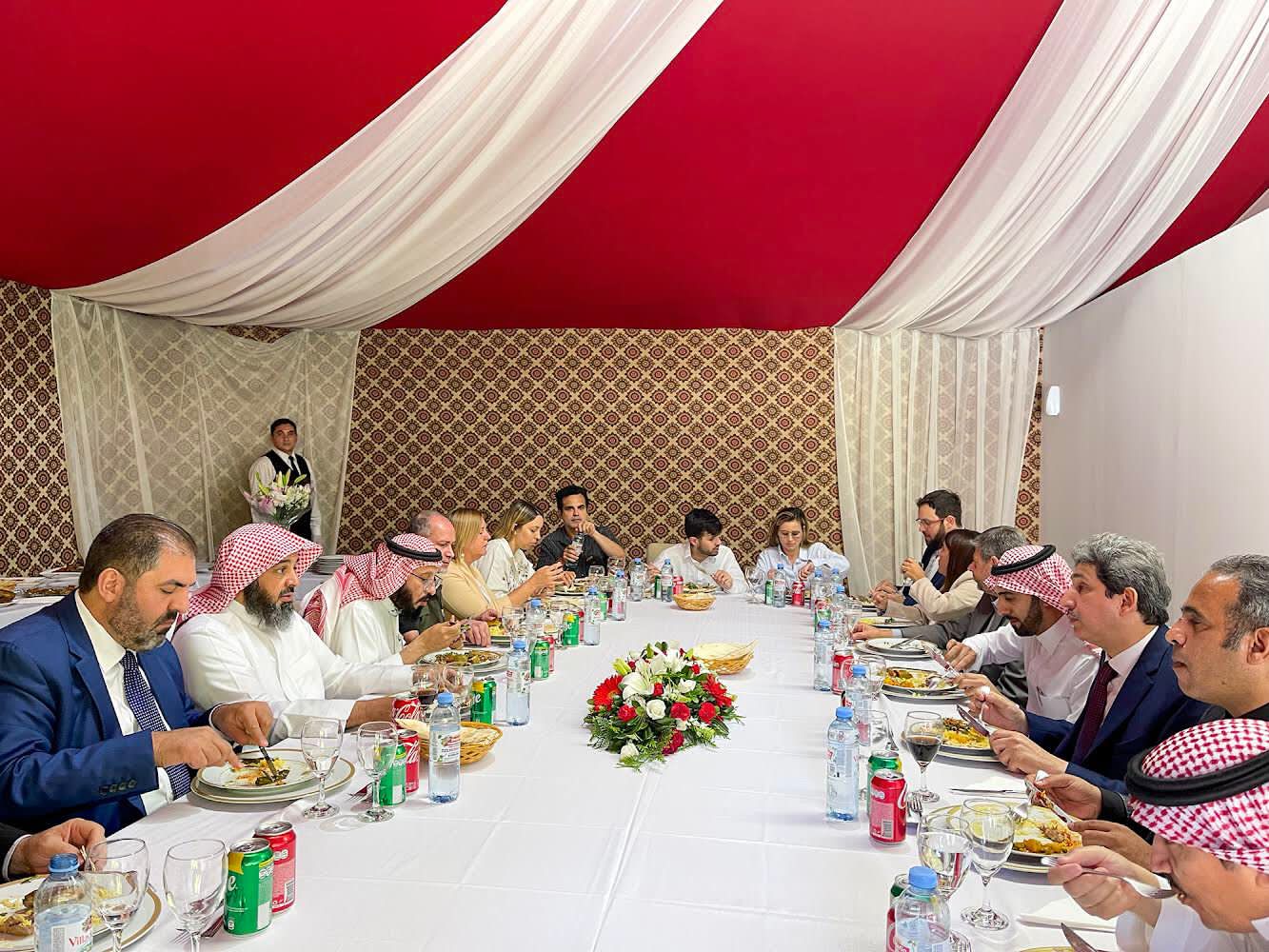 مركز الملك فهد الثقافي الإسلامي يحتفي ” العنزي “