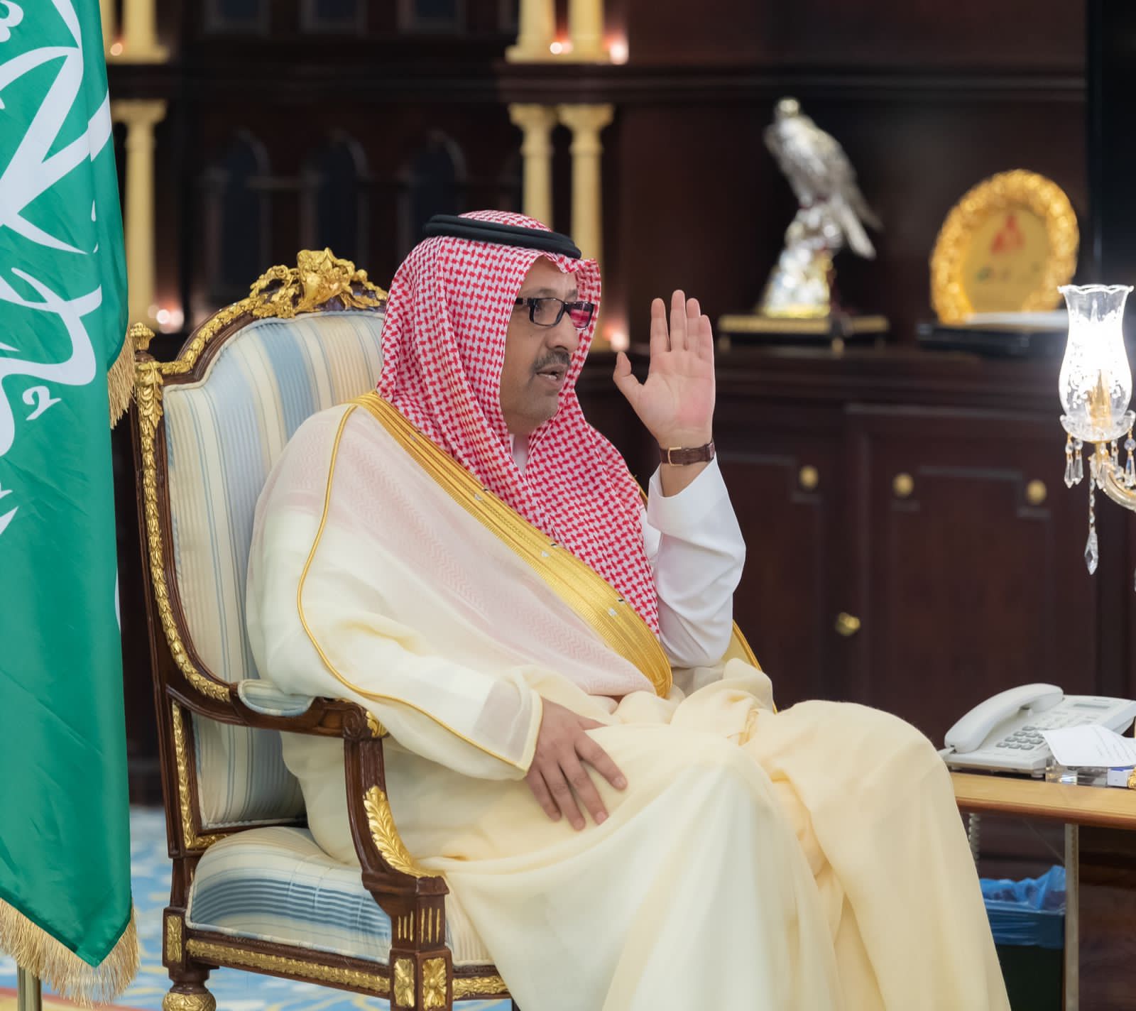 الأمير حسام بن سعود: يُشدد على أهمية تطبيق النظام على المخالفين