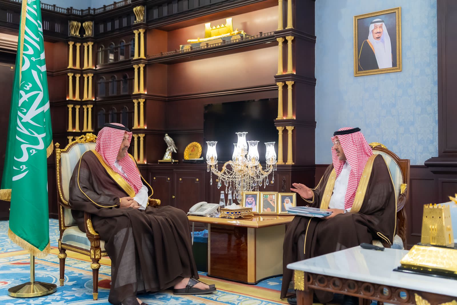 أمير الباحة يستقبل مدير عام التعليم بالمنطقة