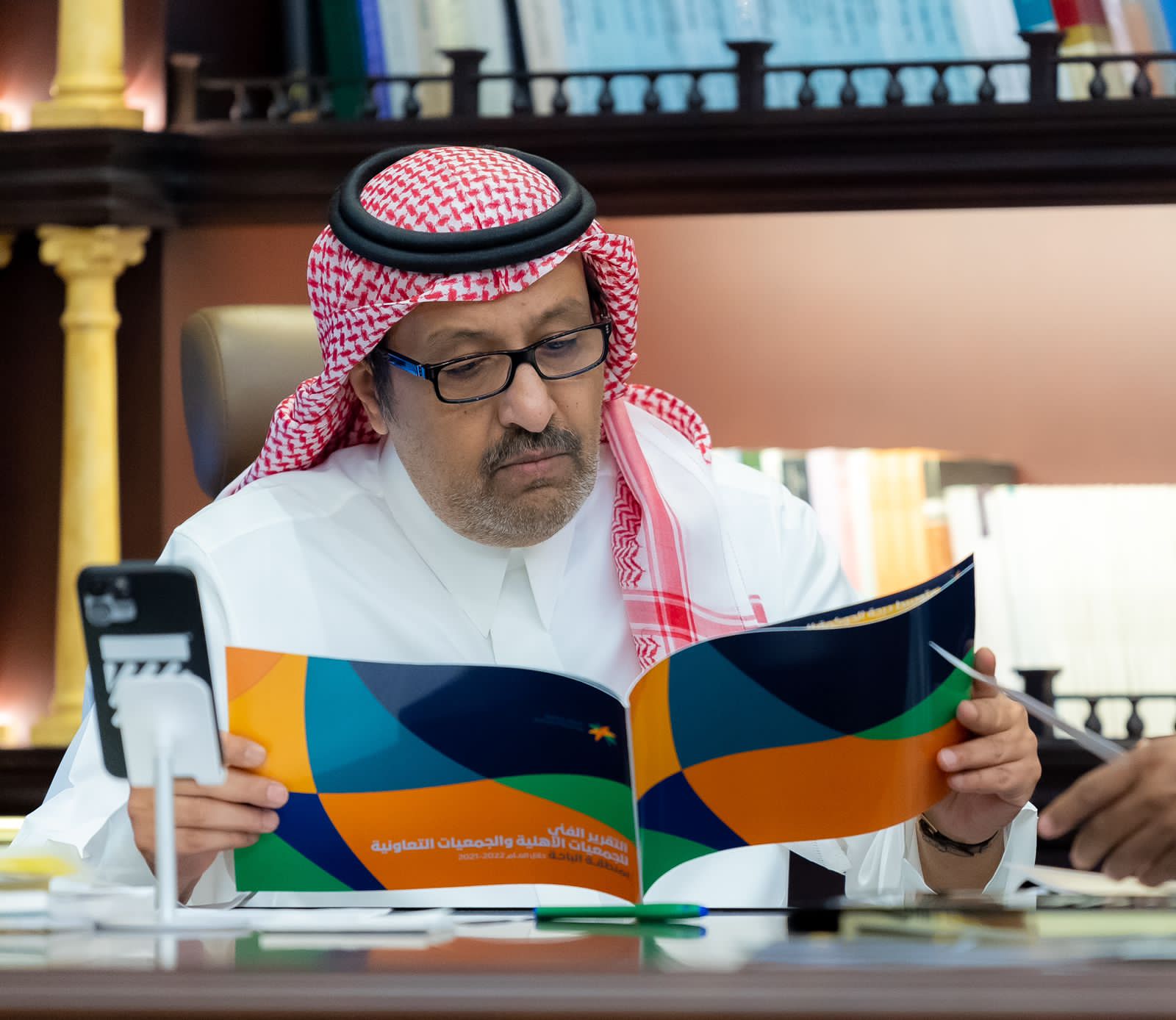 الأمير حسام  بن سعود يستقبل مدير عام فرع وزارة الموارد البشرية والتنمية الاجتماعية بالباحة 