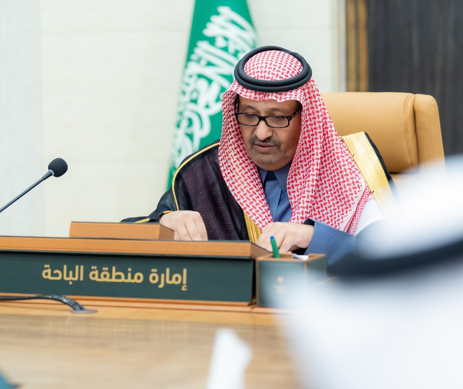 أمير الباحة يناقش مشاريع أمانة المنطقة وبلدياتها