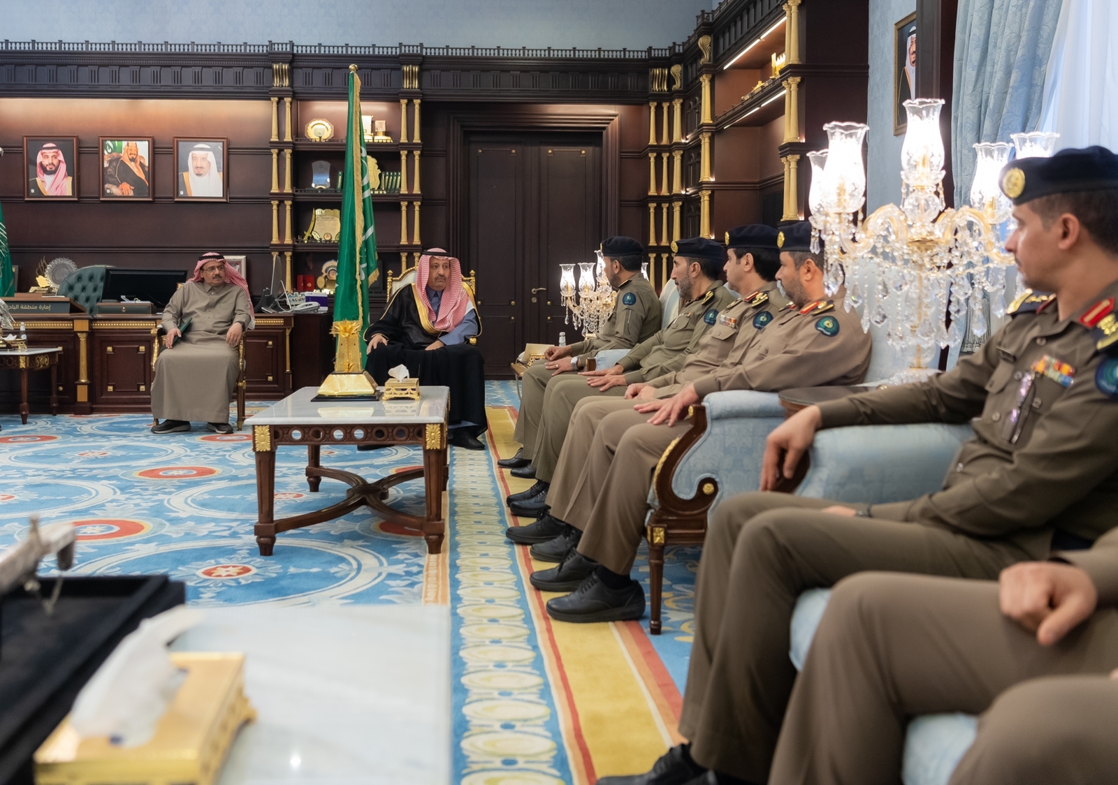 أمير الباحة يستقبل مدير الدفاع المدني بالمنطقة