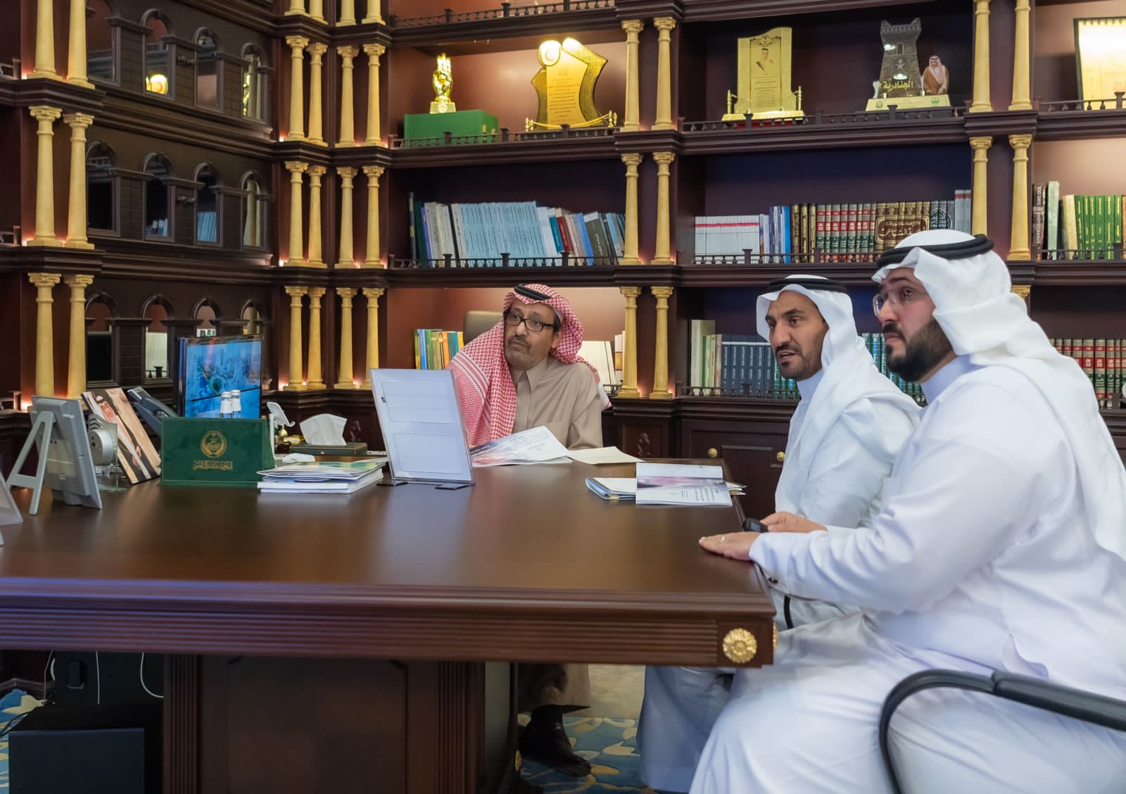 أمير الباحة يستقبل مدير عام فرع وزارة البيئة والمياه والزراعة بالمنطقة