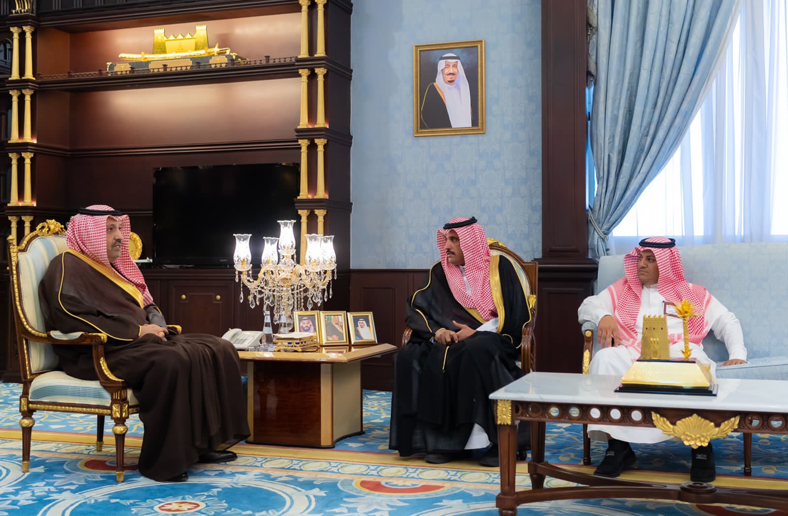 أمير الباحة يستقبل مدير عام فرع صندوق التنمية الزراعية بالمنطقة