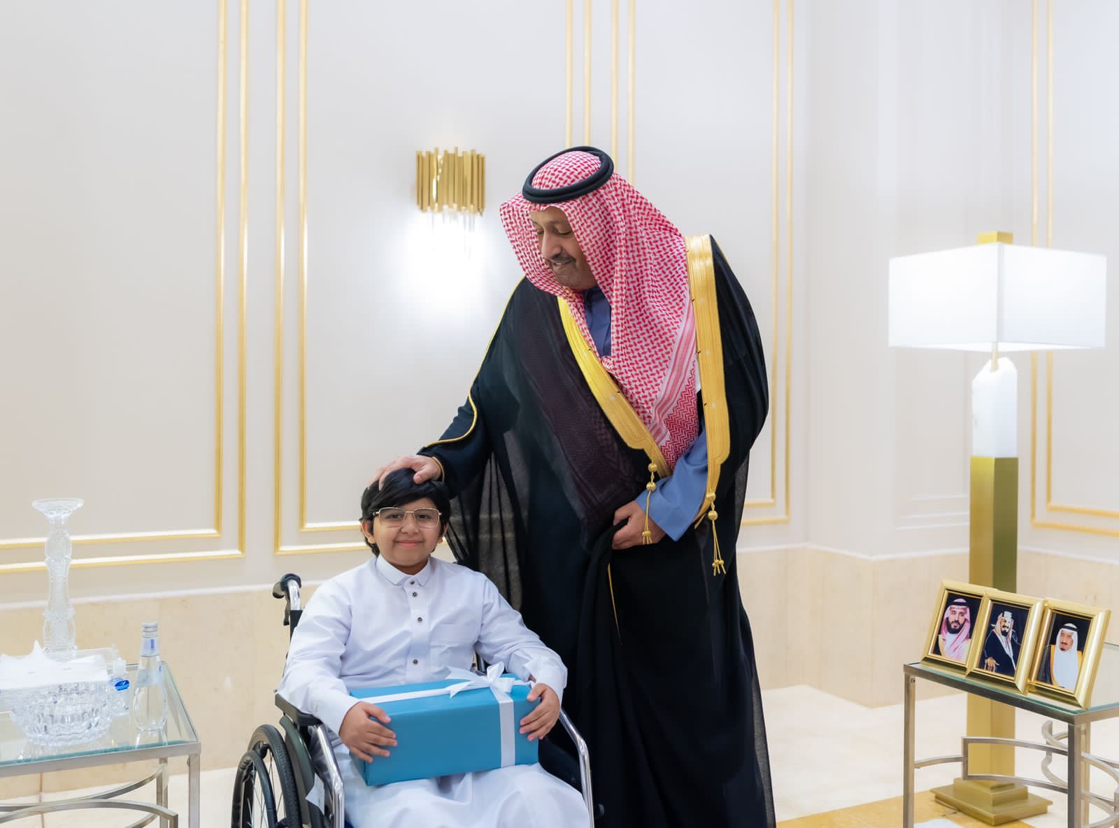 أمير الباحة يستقبل مدير مركز جمعية الإعاقة بالمنطقة
