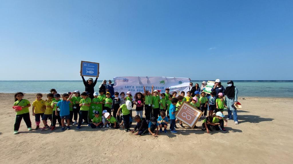 أمانة جدة تنفذ مبادرة تطوعية لتنظيف شاطئ خليج سلمان