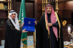 الأمير حسام بن سعود يتسلم التقرير السنوي لجامعة الباحة