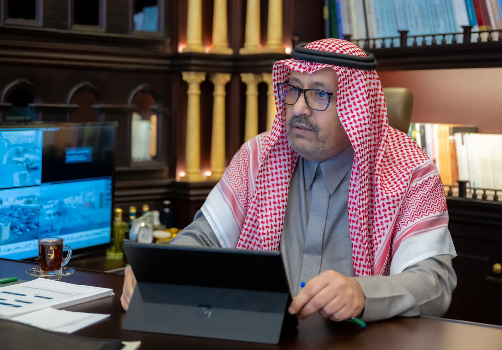 الأمير حسام بن سعود يدشن “منصة تكامل” للربط الإلكتروني بإمارة الباحة 
