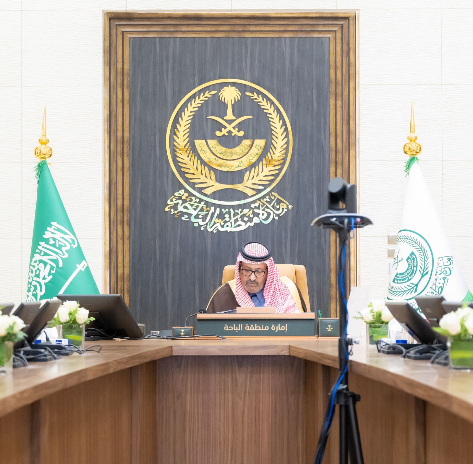 الأمير حسام يُناقش مشاريع بلدية محافظة المندق بالباحة
