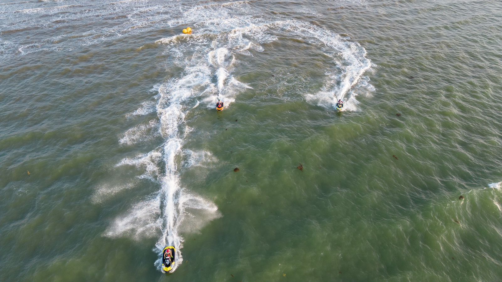انطلاق بطولة شتاء جازان للرياضات البحرية بشاطئ بيش