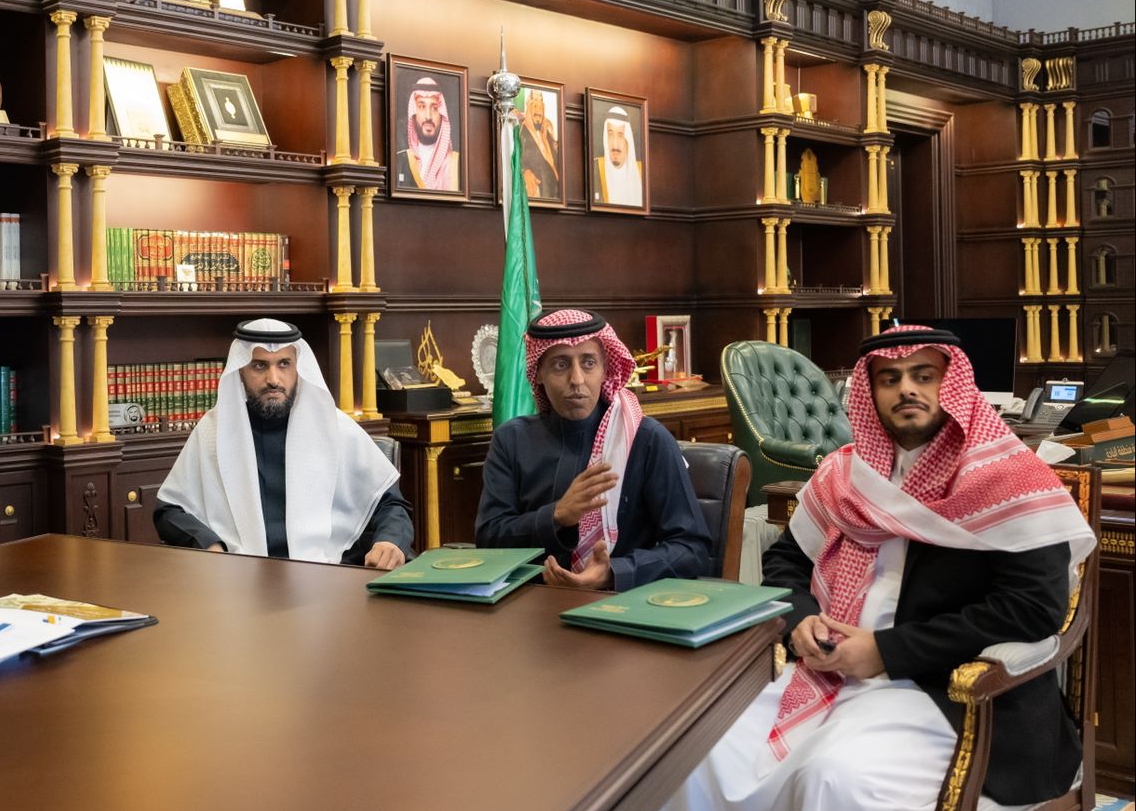 أمير منطقة الباحة يستقبل الإدارة العامة للموارد البشرية بالامارة