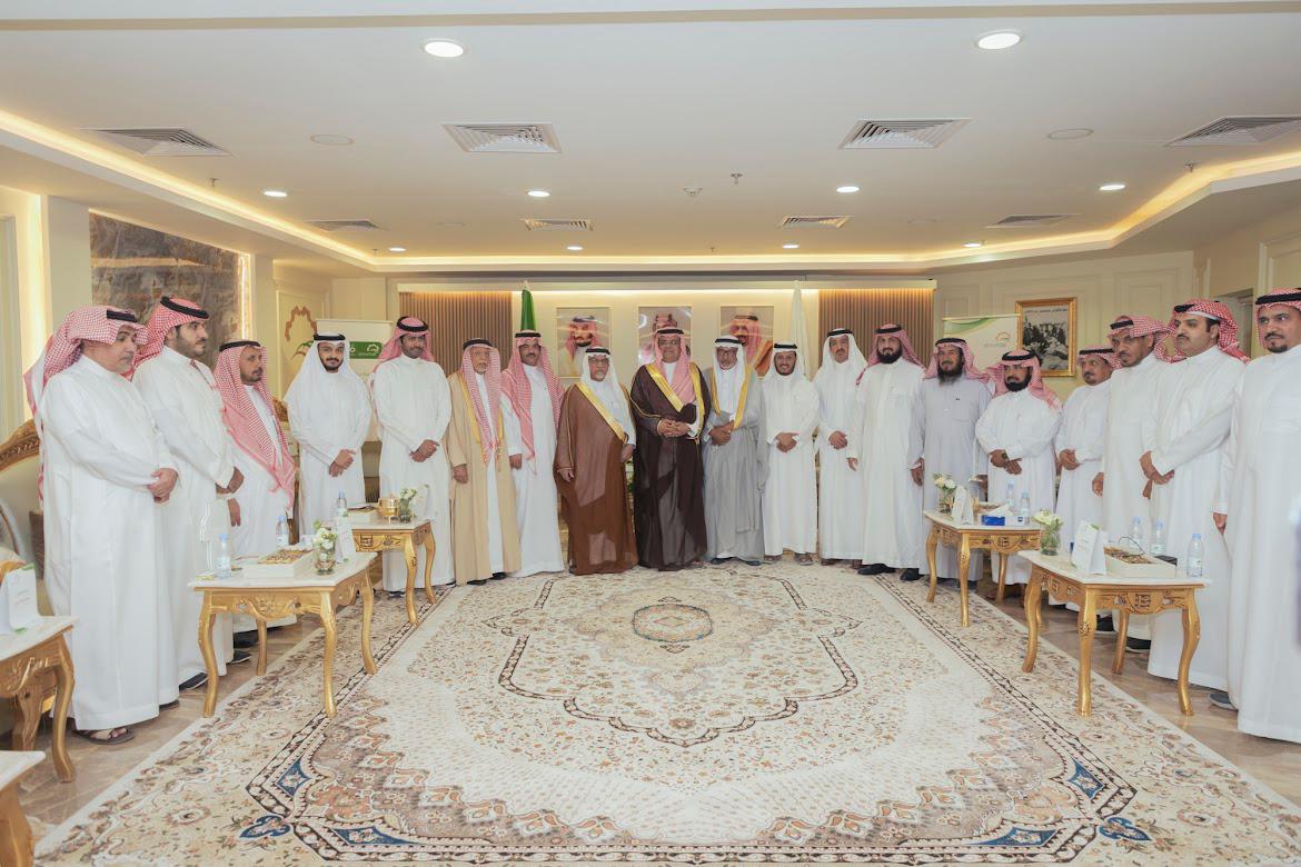 الأمير منصور بن محمد يدشن ديوانية الأعمال في غرفة حفرالباطن