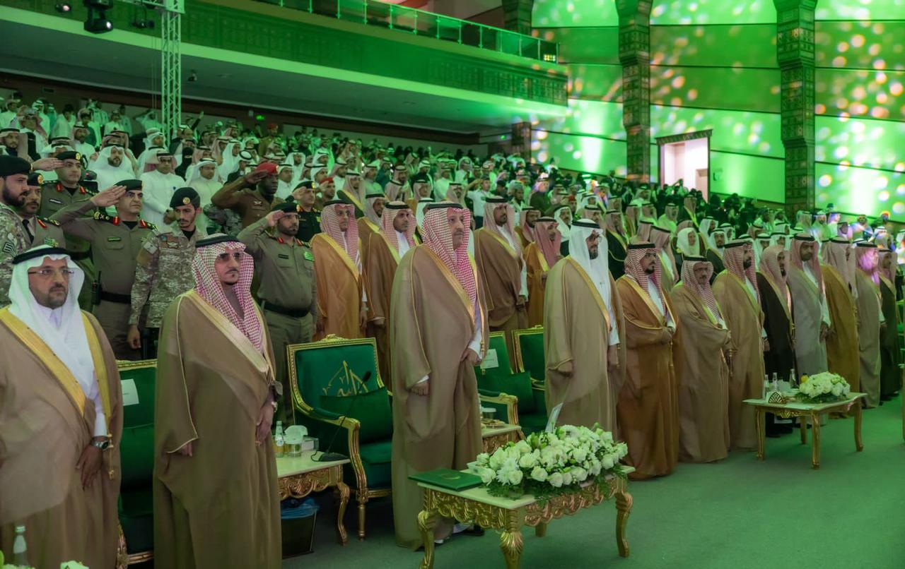 الأمير حسام بن سعود يُتوّج 54 متميزاً بجائزة الباحة للإبداع والتميز