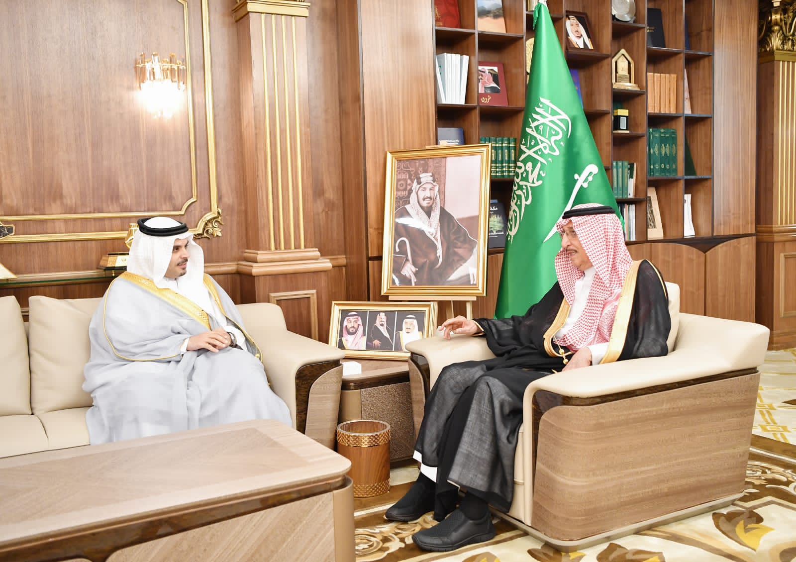 أمير منطقة جازان يستقبل سفير مملكة البحرين لدى السعودية