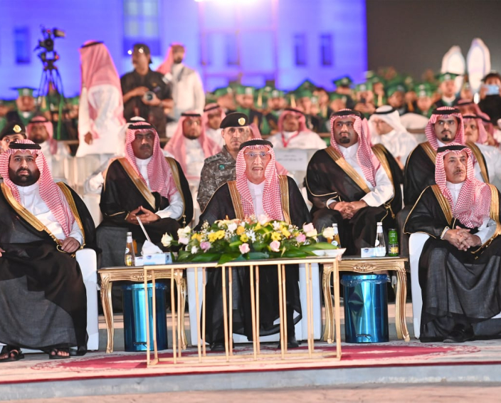 الأمير محمد بن ناصر يرعى حفلَ تخريج الدفعة الـ18 من طلبة جامعة جازان