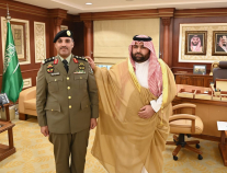 الأمير محمد بن عبدالعزيز يُقلد قائد الأفواج الأمنية بجازان رتبته الجديدة