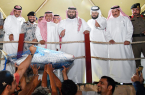 الأميرِ محمد بن عبدالعزيز يشاركُ أهاليَ فرسان صيدَ سمك الحريد
