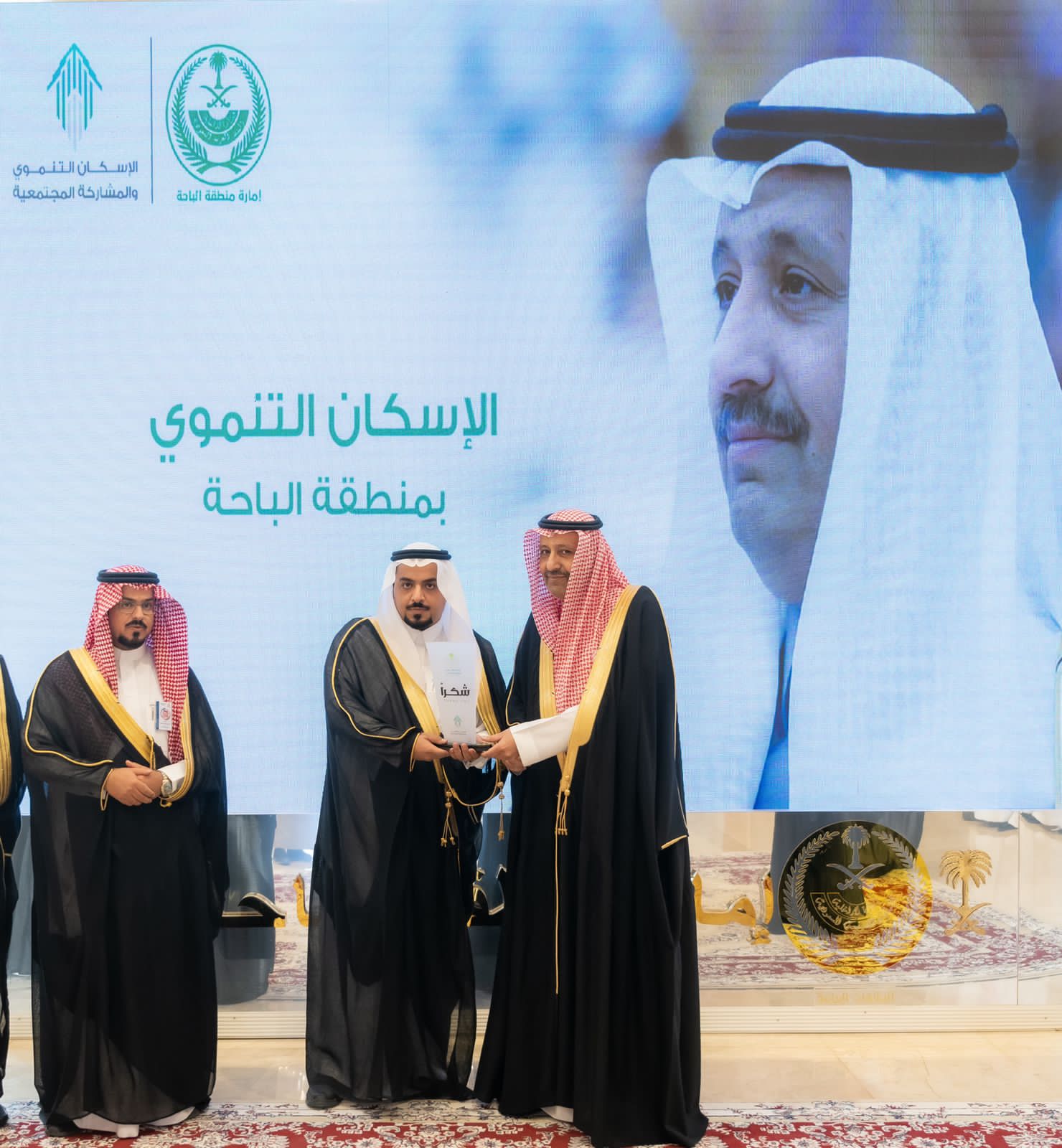الأمير حسام بن سعود يسلم 25 وحدة سكنية لعدد من مستفيدي الاسكان التنموي بالباحة