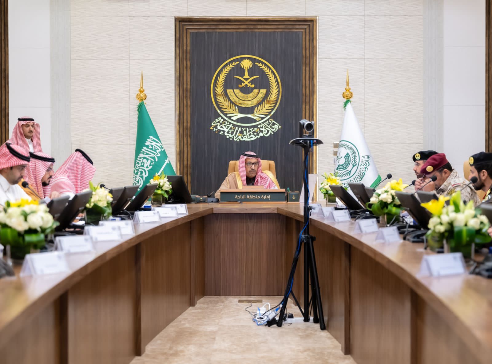 الأمير حسام بن سعود يرأس اجتماع تفعيل مشروع الاسعاف الجوي بالباحة
