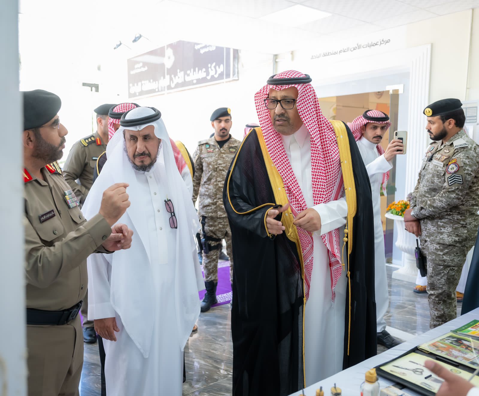 أمير الباحة يتفقد مديرية شرطة المنطقة