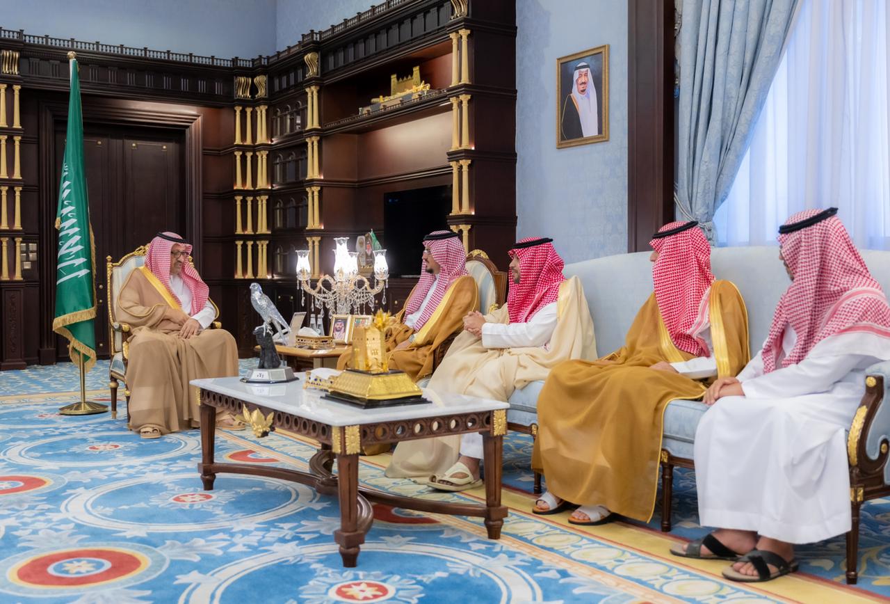 الأمير حسام بن سعود يستقبل مدير عام فرع شؤون الإسكان بالباحة