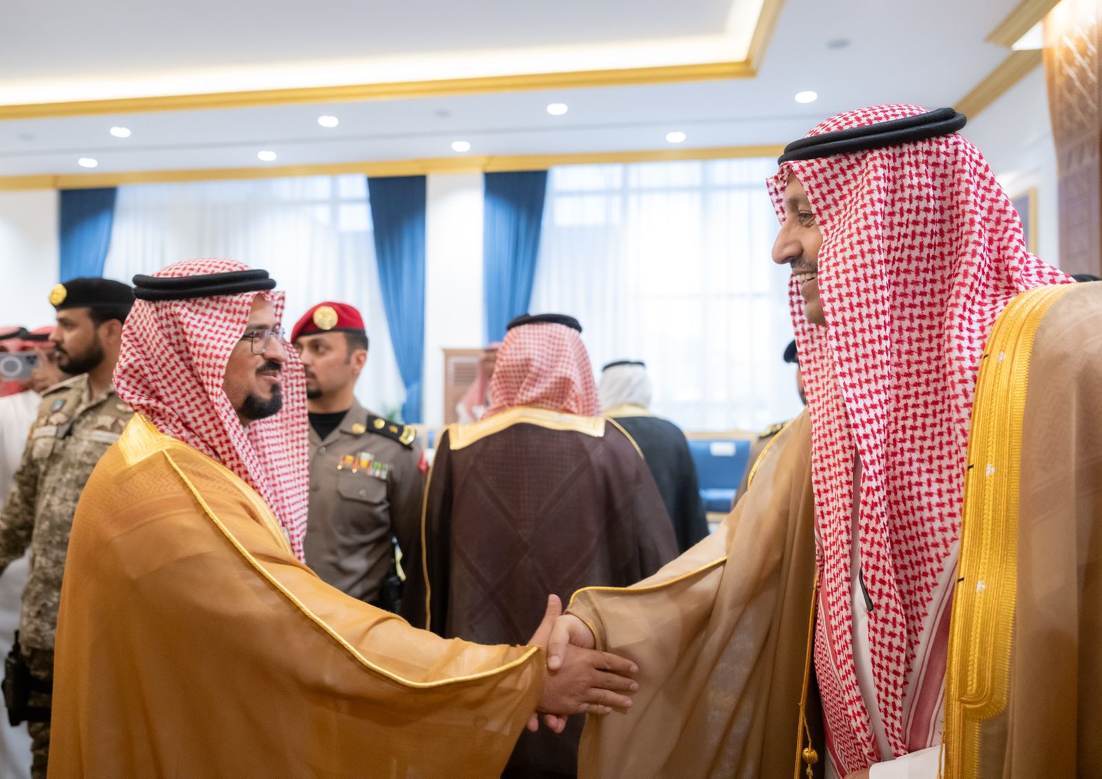 أمير الباحة يستقبل منسوبي الإمارة وعدد من القيادات المهنئين بعيد الأضحى المبارك