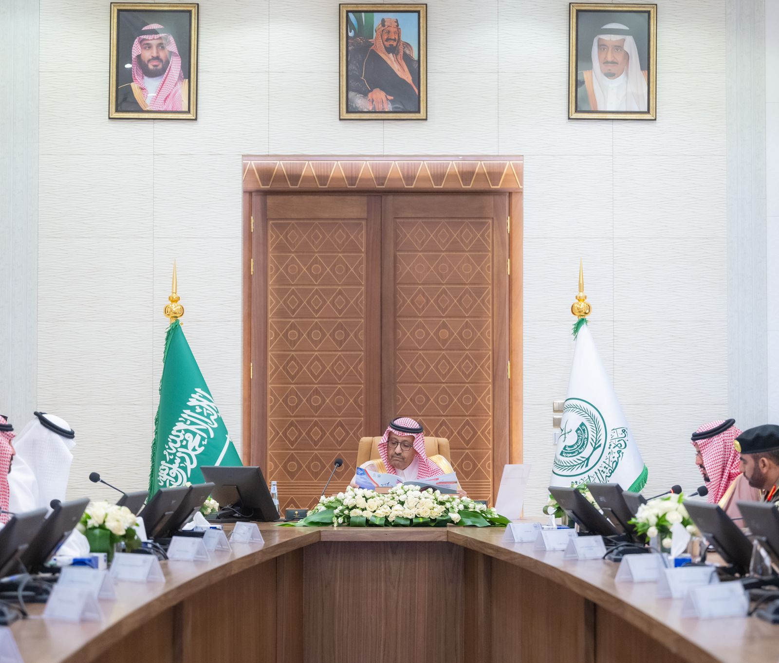الأمير حسام بن سعود يرأس اجتماع اللجنة الإشرافية العليا لمهرجان صيف الباحة