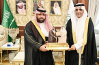 الأمير محمد بن عبدالعزيز يستقبل مدير مركز الأطفال ذوي الإعاقة بجازان وعدداً من طلاب الجمعية 
