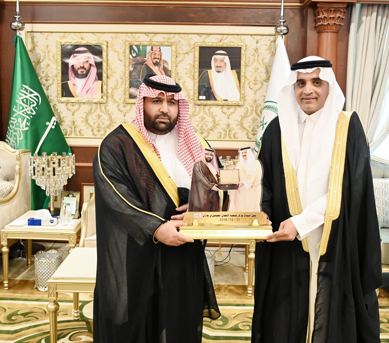 الأمير محمد بن عبدالعزيز يستقبل مدير مركز الأطفال ذوي الإعاقة بجازان وعدداً من طلاب الجمعية 