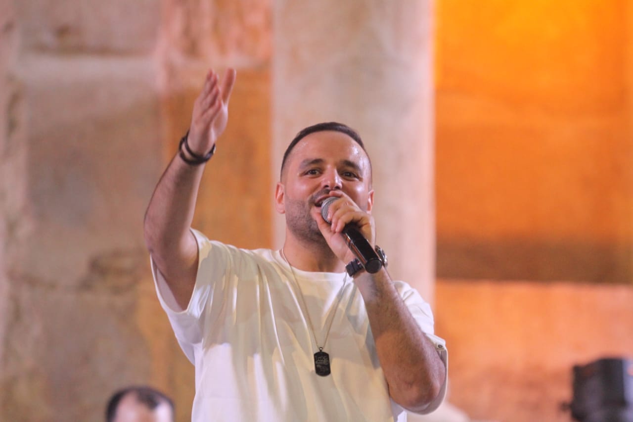 – حشد جماهيري أسطوري يزف عيسى السقار نجماً لـ”مهرجان جرش”