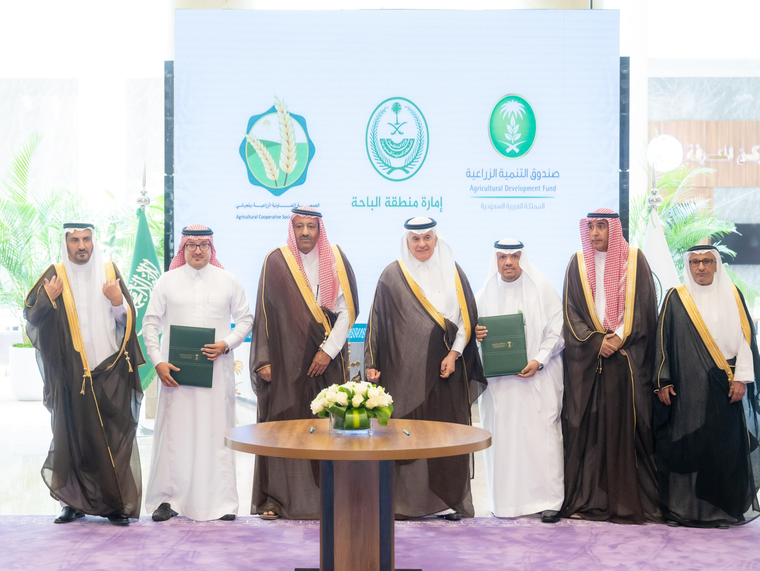 أمير الباحة يشهد توقيع عقد تمويل مدينة البُن بقيمة 72 مليون ريال    