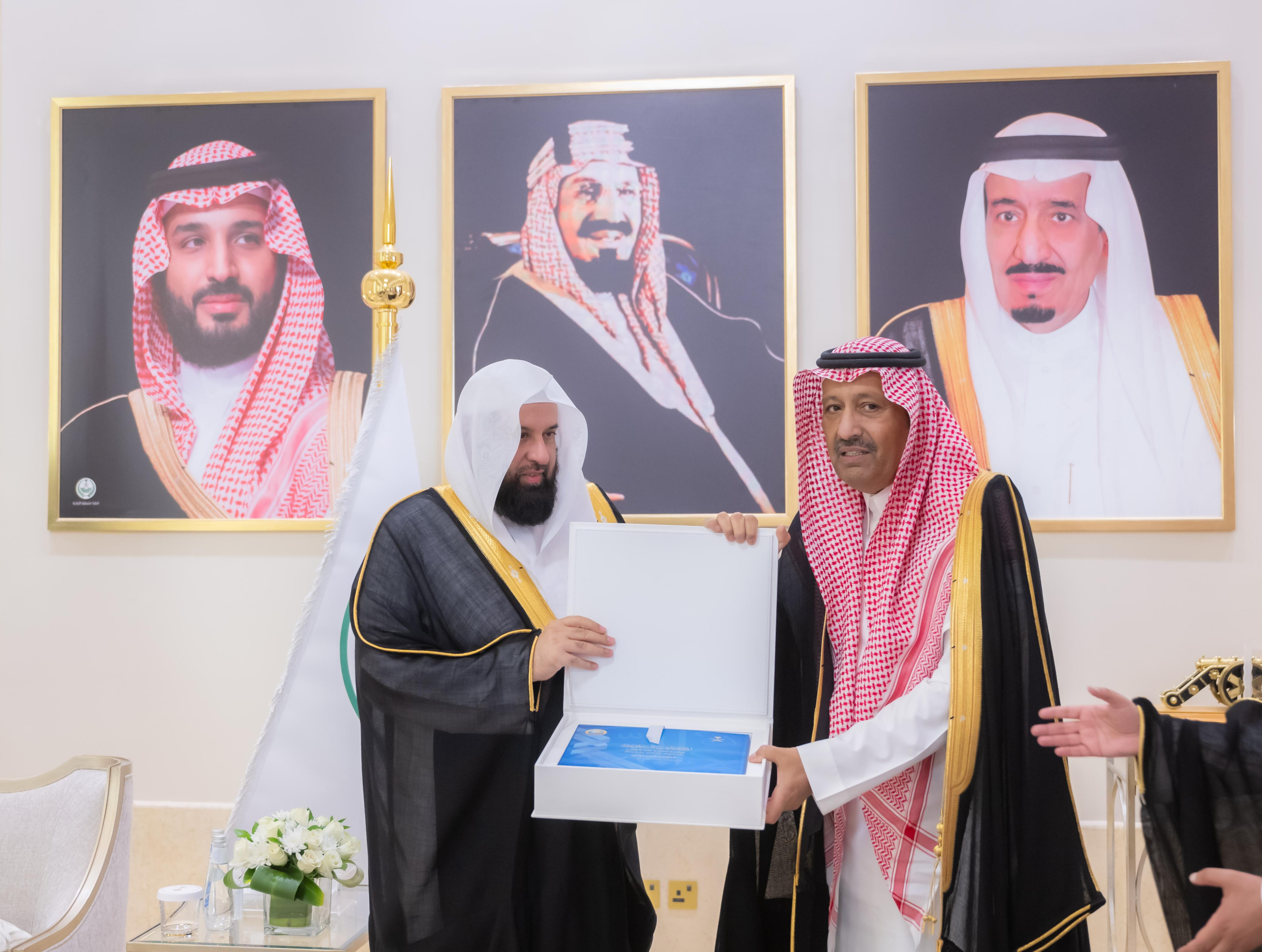 أمير الباحة يستقبل رئيس عام هيئة الأمر بالمعروف والنهي عن المنكر 