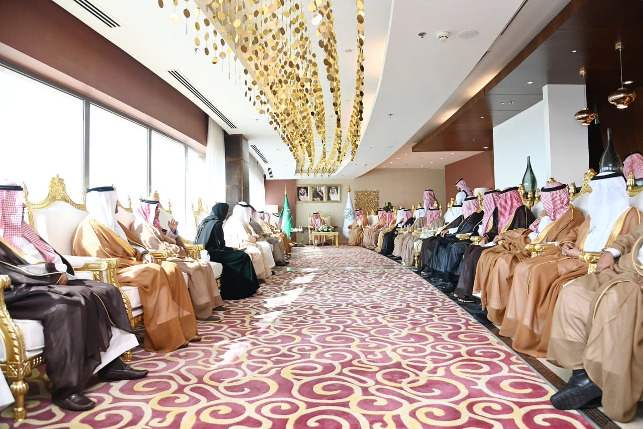 الأمير محمد بن ناصر يلتقي رئيسَ اتحاد الغرف السعودية وضيوف منتدى جازان ٢٠٢٣