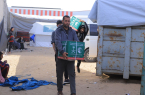 مركز الملك سلمان للإغاثة يوزع سلال غذائية في منطقة ميراج بمدينة رفح جنوب قطاع غزة