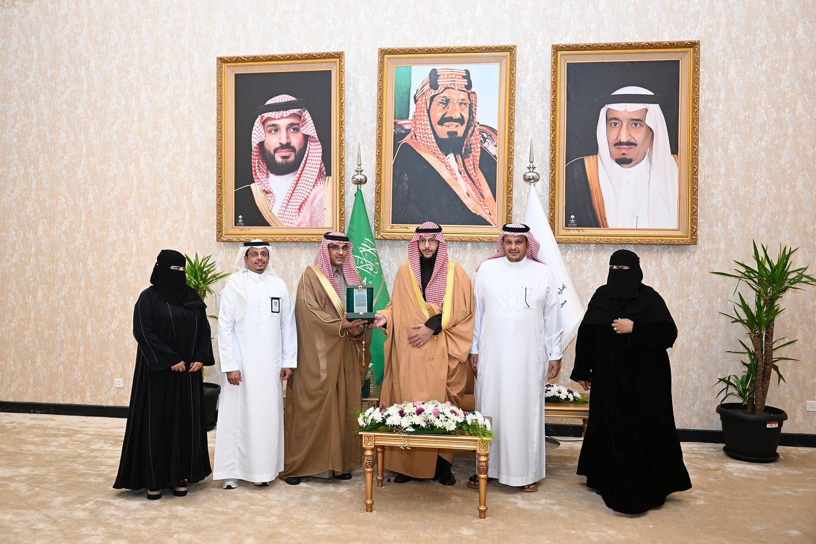 الأمير سعود بن نهار يكرّم طلبة “تعليم الطائف” الفائزين في المسابقات الدولية