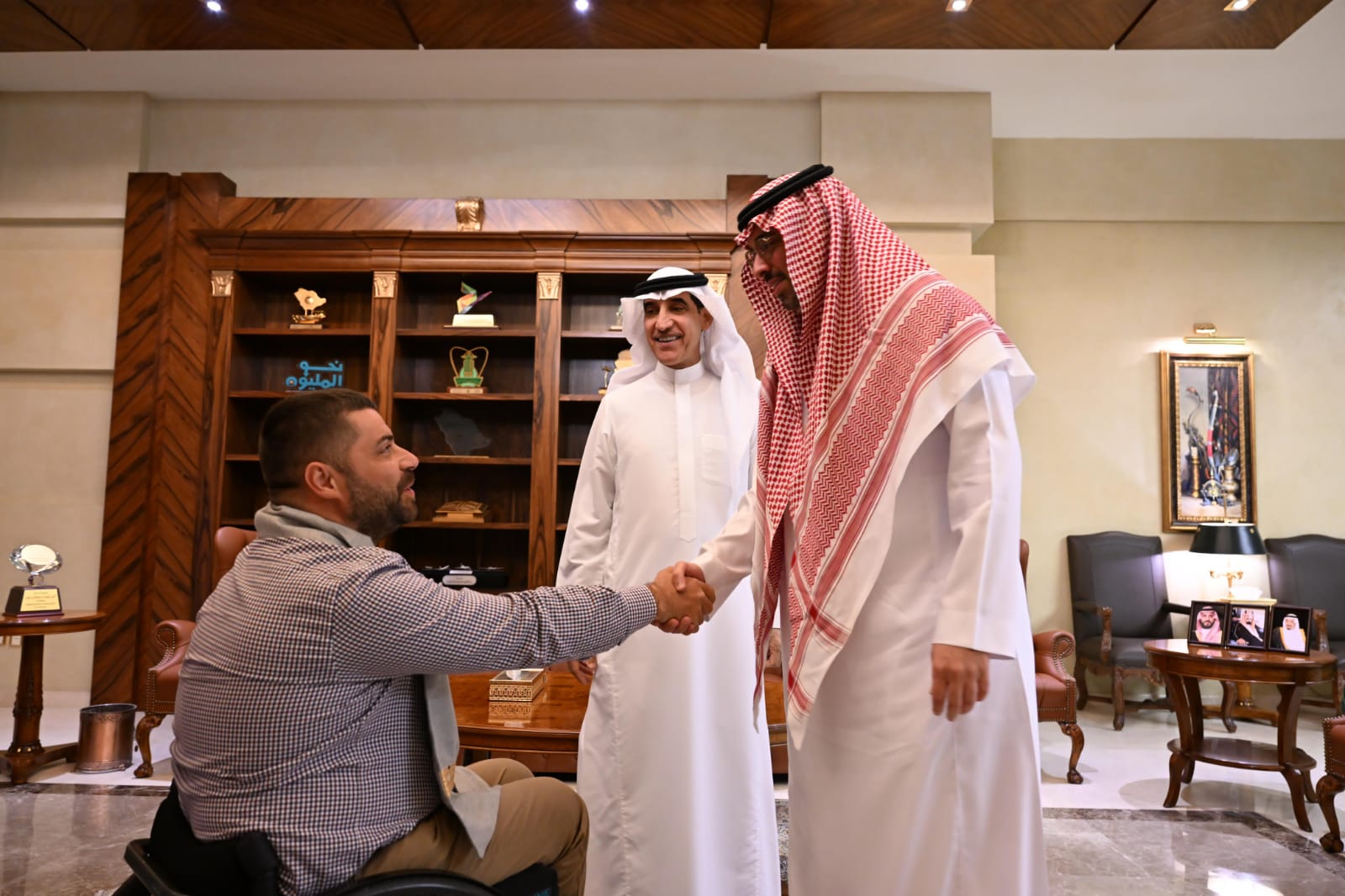 الأمير سعود بن جلوي يستقبل الرحّالة “ماتيو بارساني”
